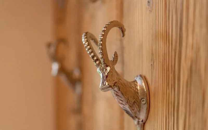 chalet_der_erzstadl_krinbergweg_2_kirchberg_garderobe_detail.jpg